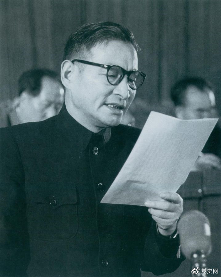 1955年3月21日，陳云在中國共產(chǎn)黨全國代表會議上作關(guān)于發(fā)展國民經(jīng)濟(jì)的第一個五年計(jì)劃的報告。