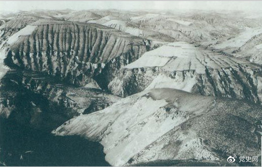 1947年4月14日，西北野戰(zhàn)兵團(tuán)取得了羊馬河戰(zhàn)役的勝利。圖為羊馬河戰(zhàn)役戰(zhàn)場。