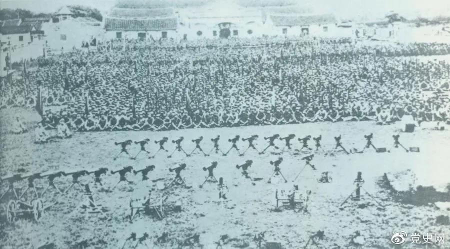 1932年4月20日，由紅一軍團(tuán)和紅五軍團(tuán)組成的東路軍攻占漳州，圖為攻占漳州后的部隊(duì)情形。
