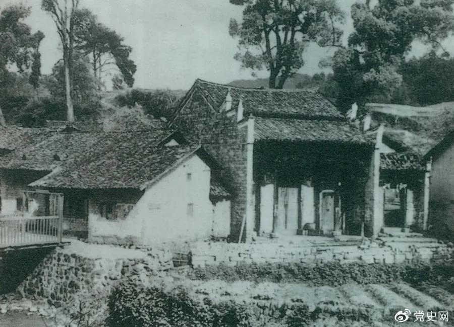 1928年5月20日，毛澤東主持召開中共湘贛邊界第一次代表大會。圖為會址——茅坪謝氏慎公祠。