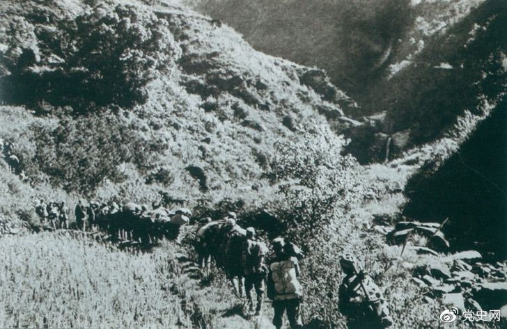 　　1947年6月，劉鄧大軍強渡黃河天險，千里躍進大別山，揭開了中國人民解放軍戰(zhàn)略進攻的序幕。