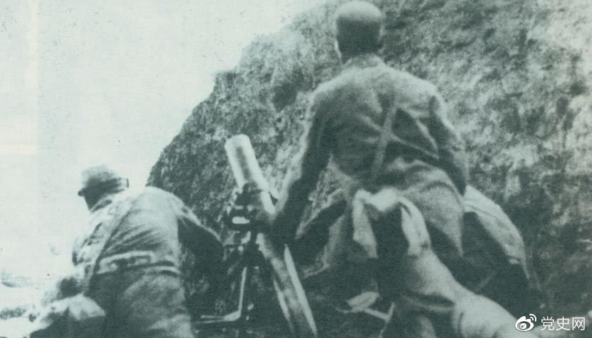 1940年8月，八路軍在總司令朱德、副總司令彭德懷的指揮下，向華北敵占交通線和各據(jù)點發(fā)動了大規(guī)模進攻戰(zhàn)役，即“百團大戰(zhàn)”。